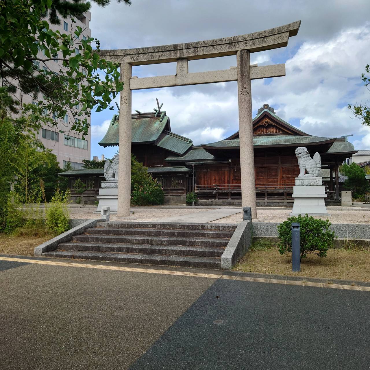 須衛都久神社